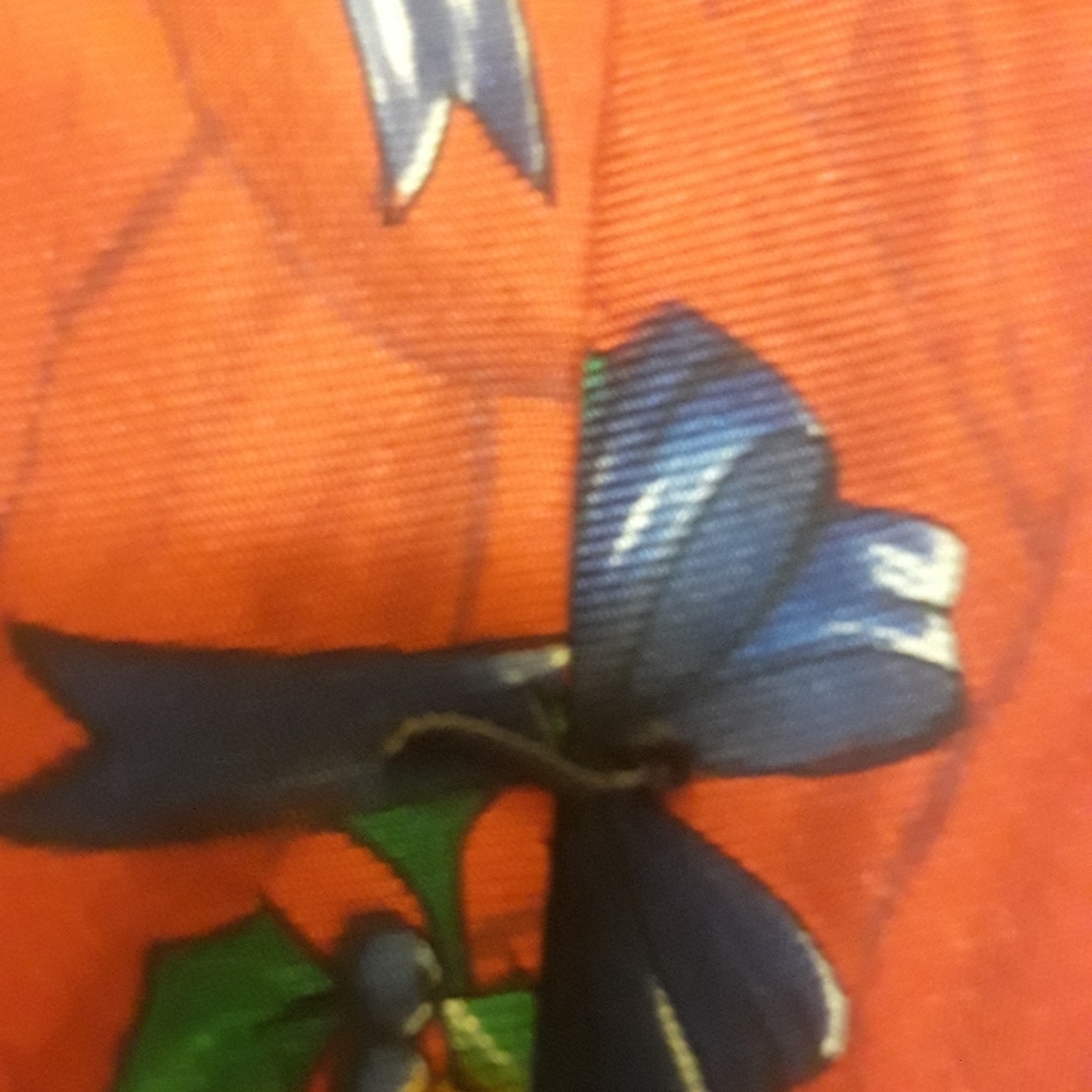 Men's HAnd knotched Lands' End Christmas Print Tie - Picture 5 of 5